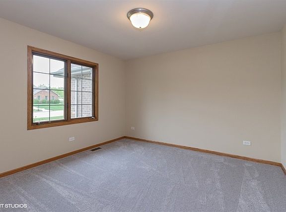 4th image of 10825 Nebraska St