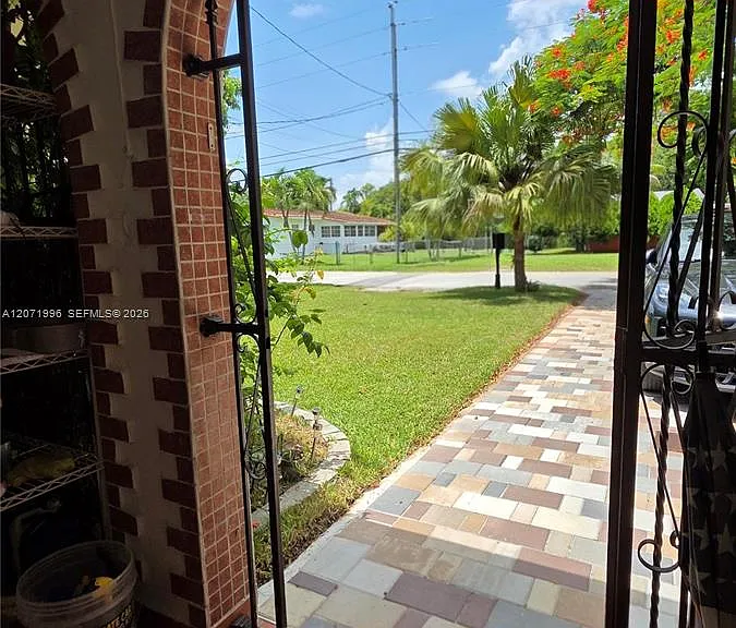 3431 SW 63rd Ave — Photo 3