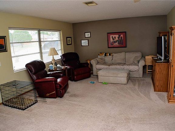 3rd image of 765 Crestview Dr