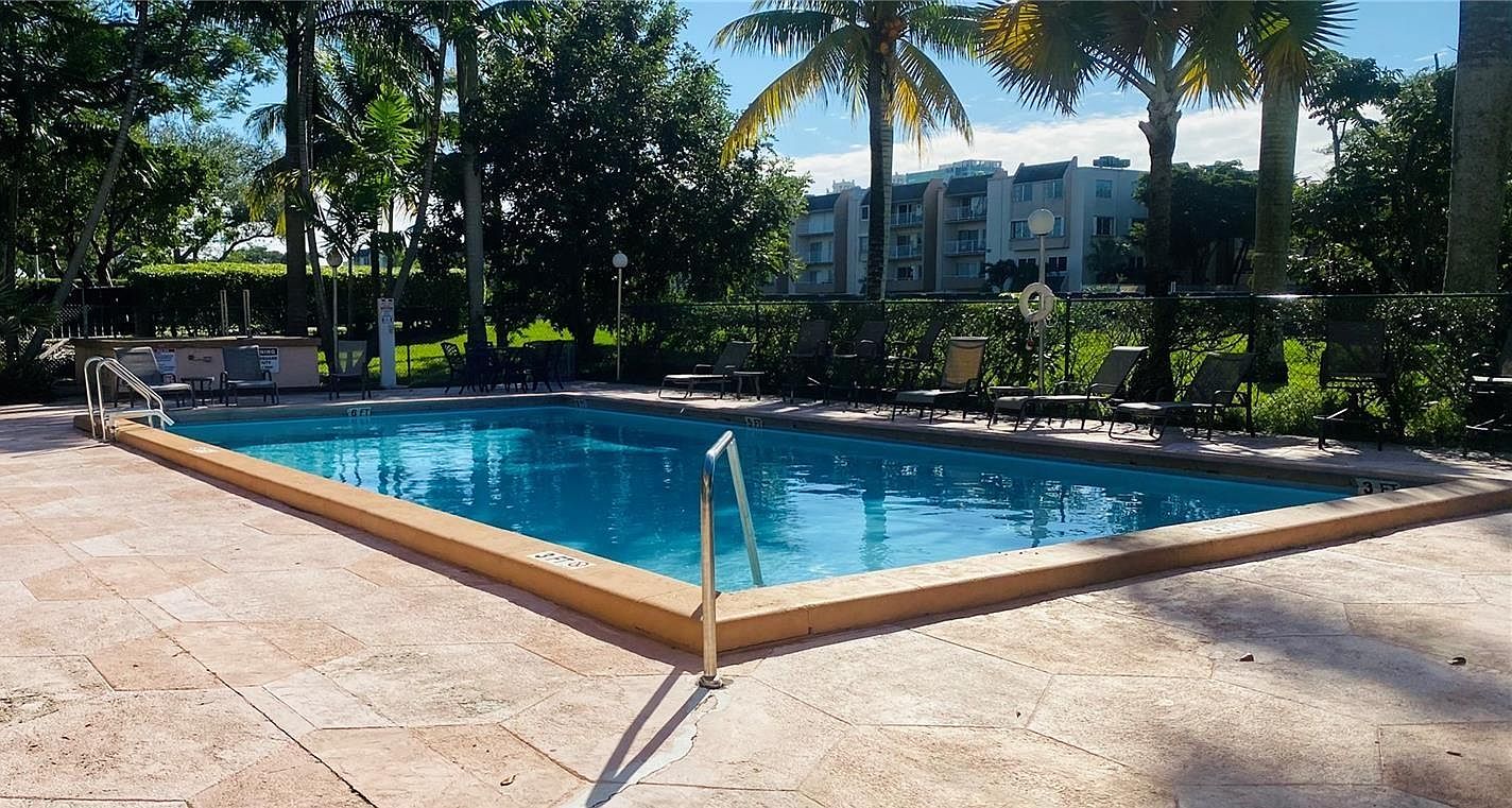 7900 Camino Cir APT 303, Miami, FL 33143 | Zillow