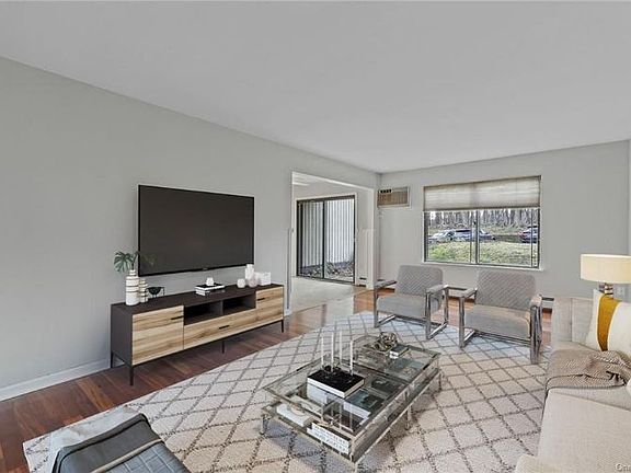 5th image of 4 Heritage Dr Unit A