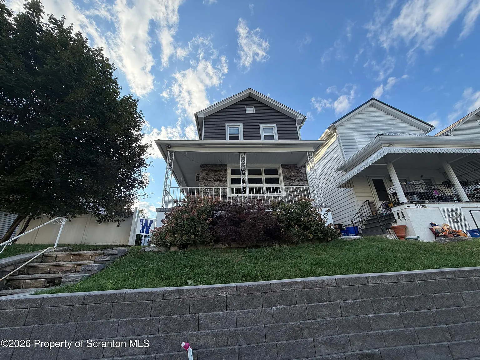 5 bed, 2.0 bath, 1316 sqft, $2,250 — Photo 1