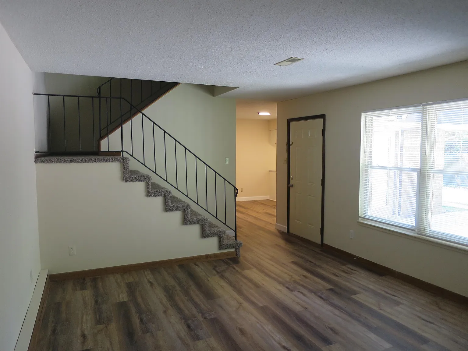 9004 Creekside - C — Photo 2