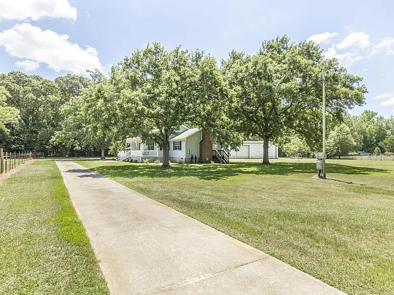 236 Blue Meadow Cir — Photo 4