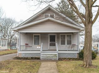 827 Iowa Ave, Aurora, IL 60506