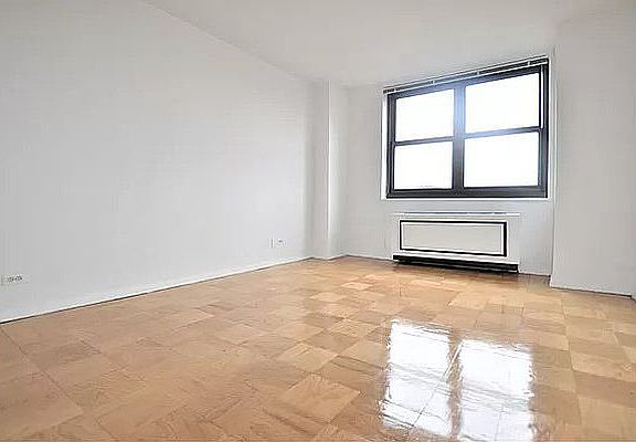 3rd image of 200 E 72nd St APT 32