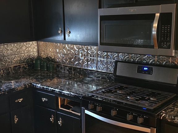 4th image of 906 Western Park Dr