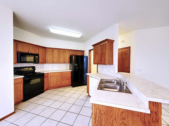 5th image of 3428 Paradise Dr