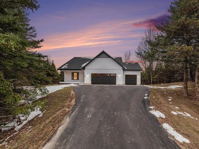 817 Black Hill Ln, Traverse City, MI, 49696