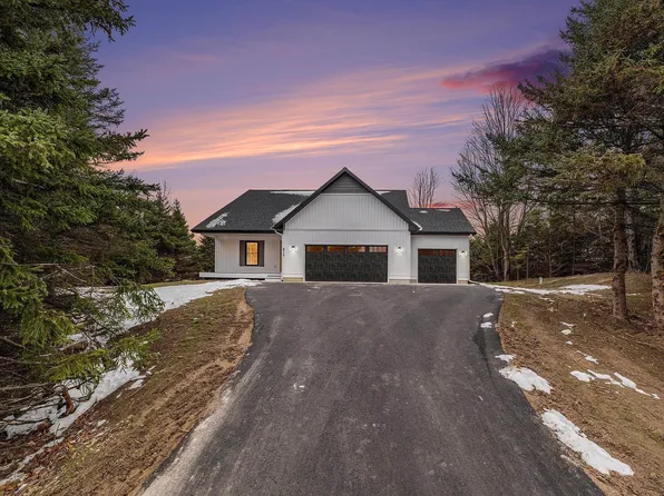 817 Black Hill Ln, Traverse City, MI 49696