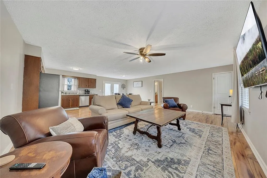 2 bed, 1.0 bath, 1144 sqft, $3,950 — Photo 4