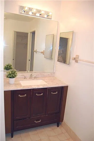 3 bed, 1350 sqft, $3,650 — Photo 3