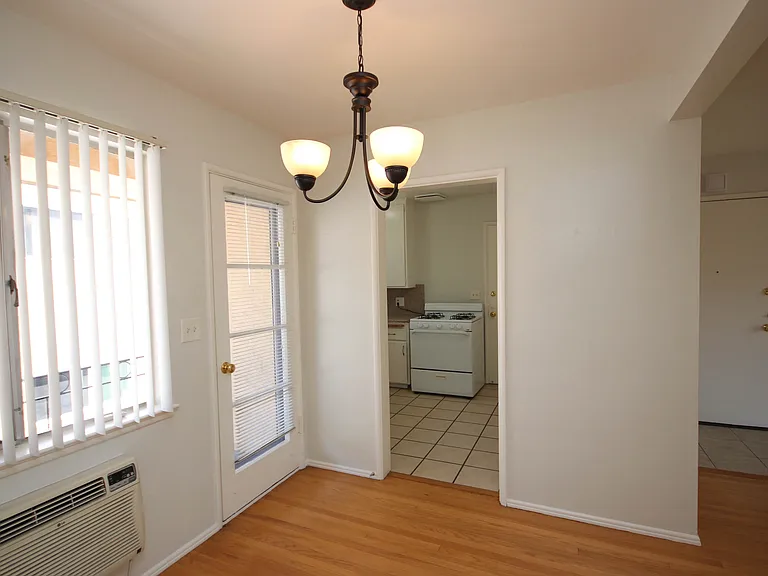 343 S Madison Ave #4 — Photo 6
