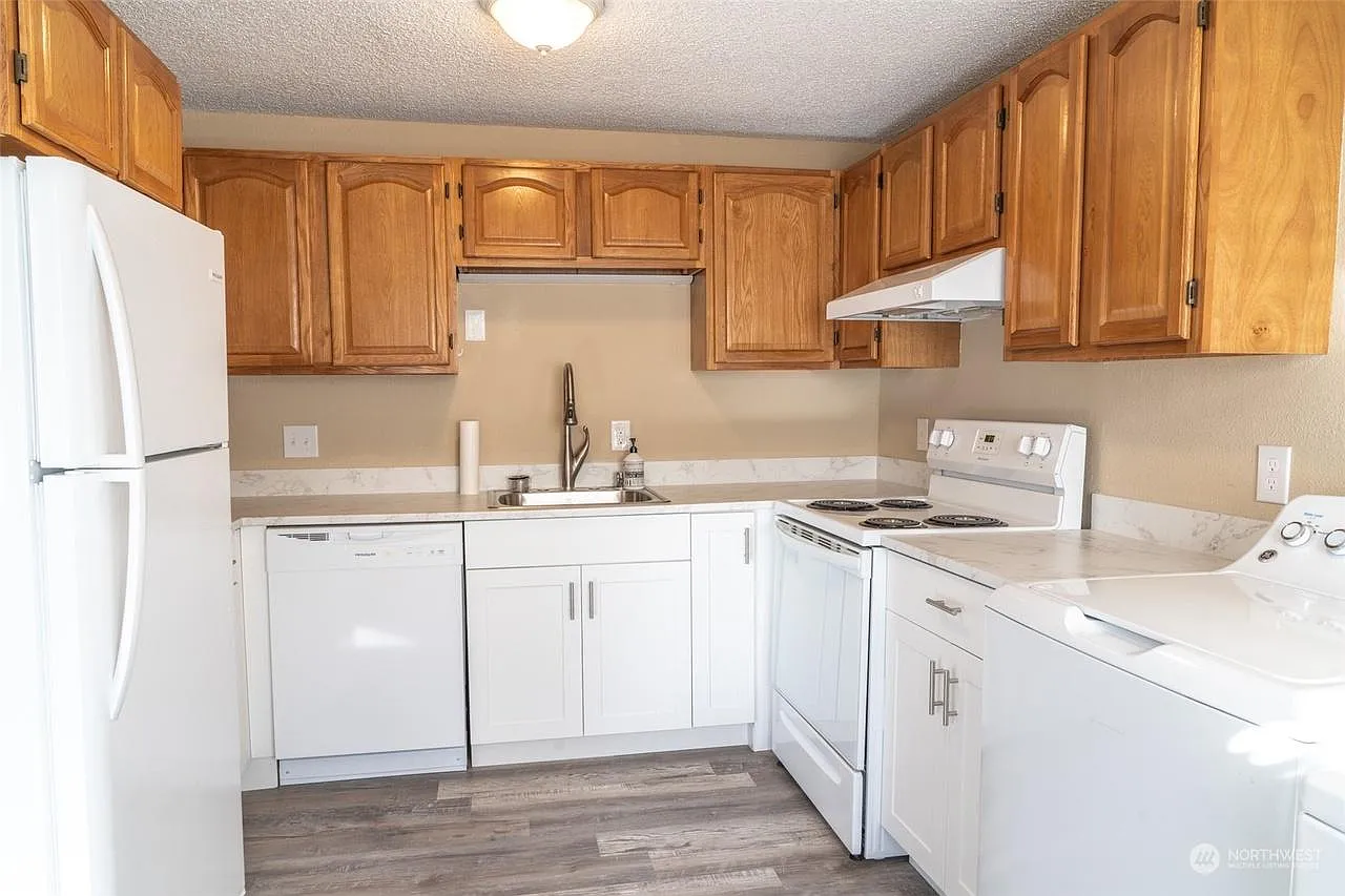 2 bed, $1,600 — Photo 3
