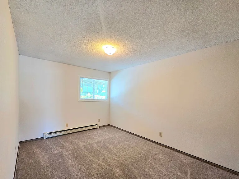 939 N Baker Ave — Photo 13