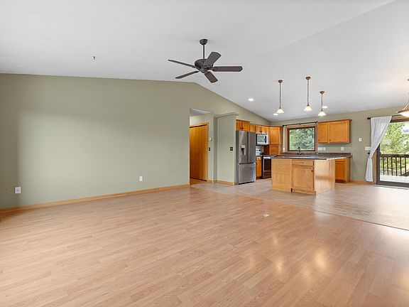 5th image of 340 Middle Valley Dr