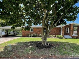 64 W Jay Dr, Taylorsville, NC 28681