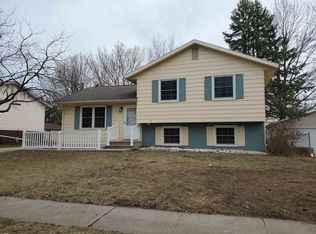 1255 Edgewood Dr, Waterloo, IA 50701