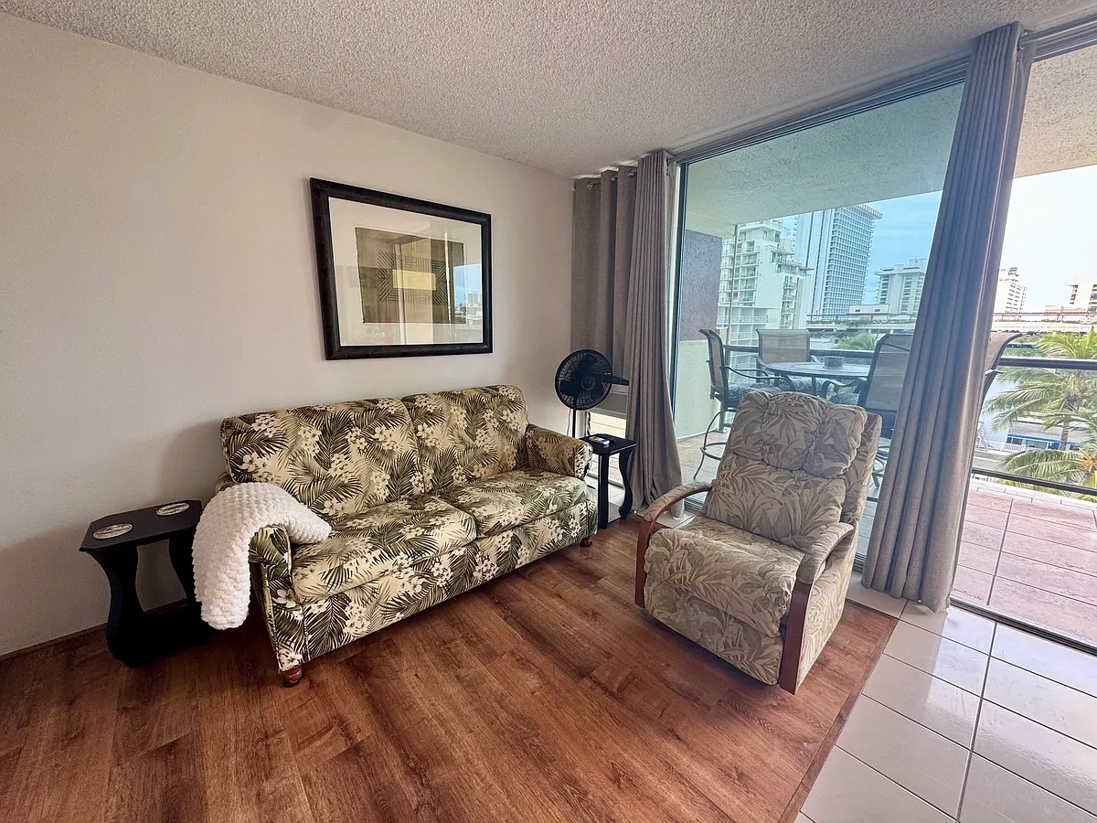 Photo 2 of 17 - 444 Nahua St #10DC - Honolulu, HI Building Photo - 444 Nahua St #10DC