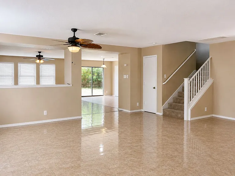 122 Rummel Dr — Photo 3