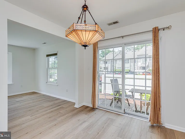 3704 Fenwick Ln — Photo 12