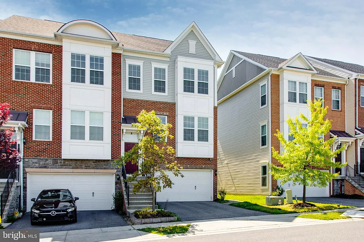 Building Photo - 7921 Breezy Knoll Ln