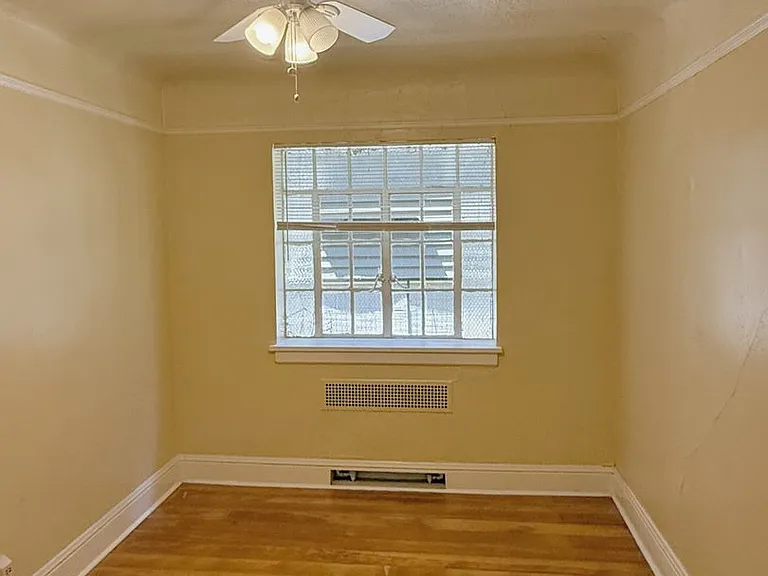 Flanders Apartments — Photo 44
