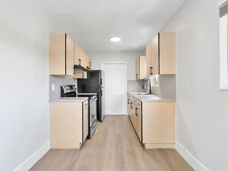 720 NE 7th St #9 — Photo 18