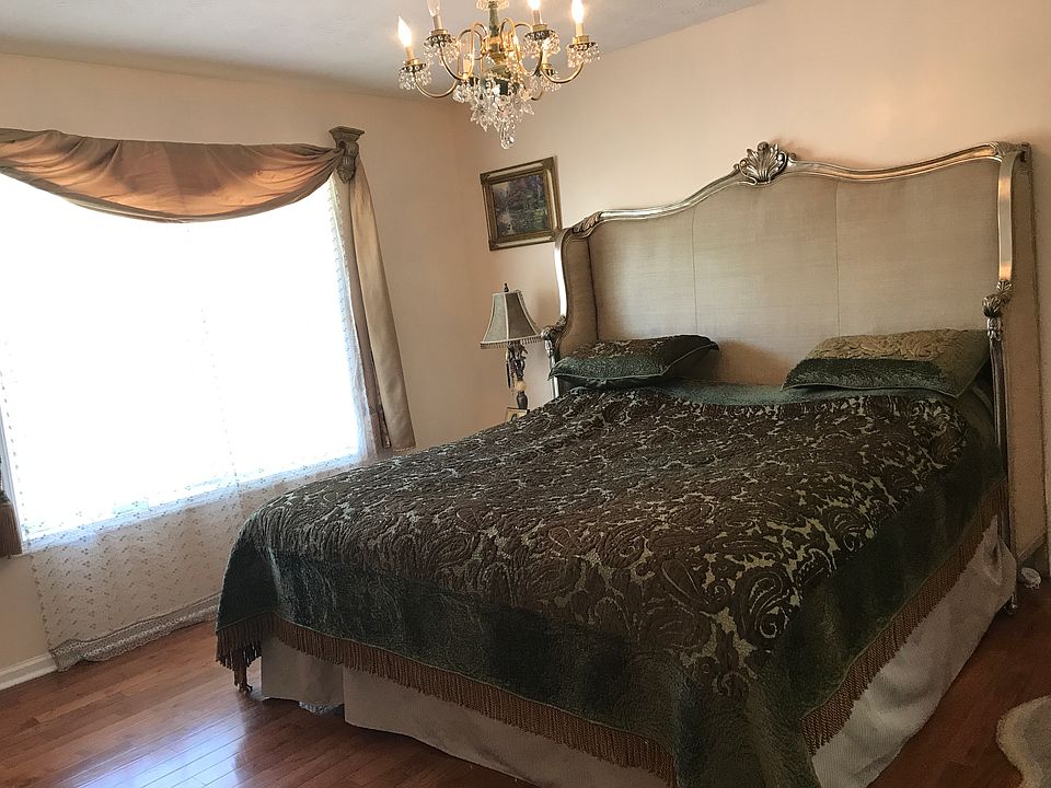 2nd image of 2232 Chateau Dr