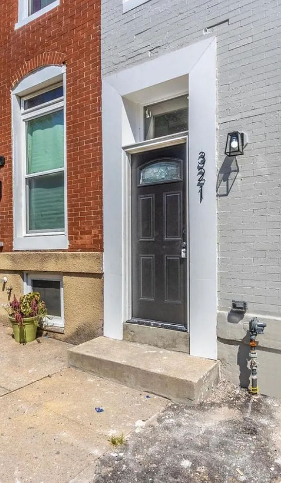4 bed, 2.5 bath, 1800 sqft, $2,300 — Photo 1