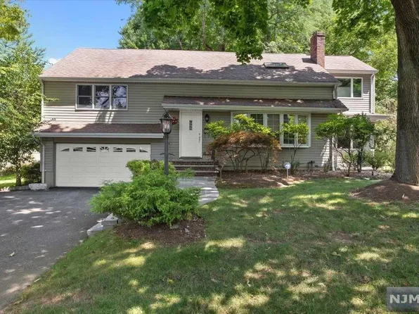 303 Franklin St, Haworth, NJ 07641