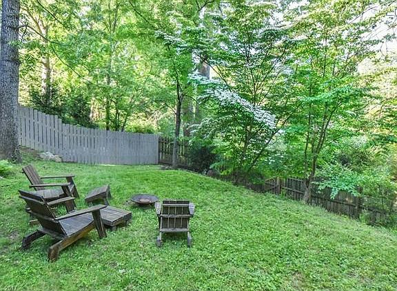3rd image of 6 Vineyard Pl