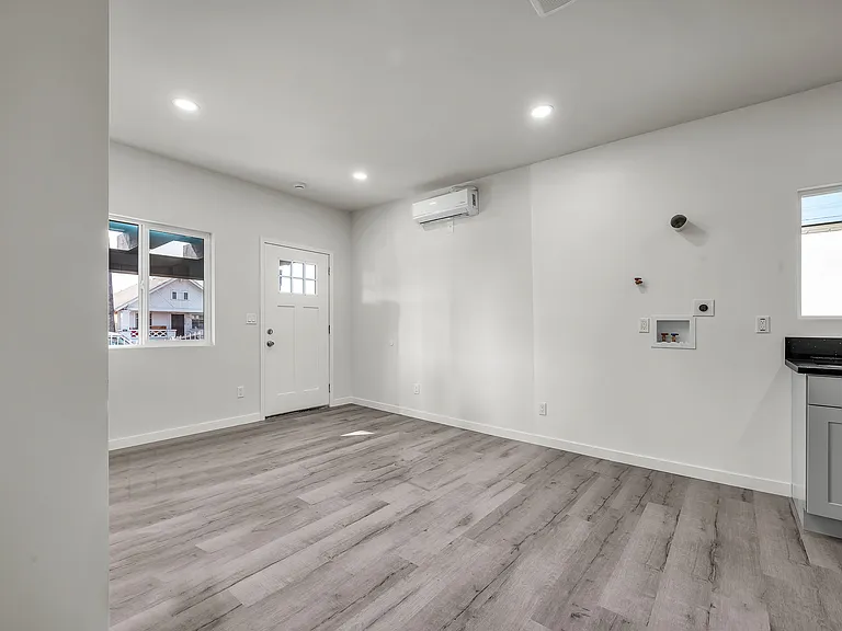 5842 Denver Ave #A — Photo 7