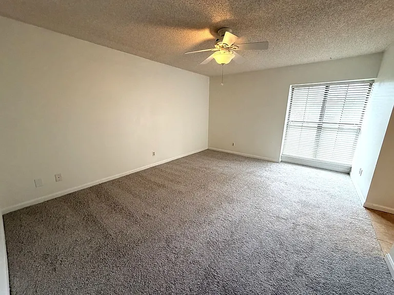 902 Wood Hill Dr — Photo 8