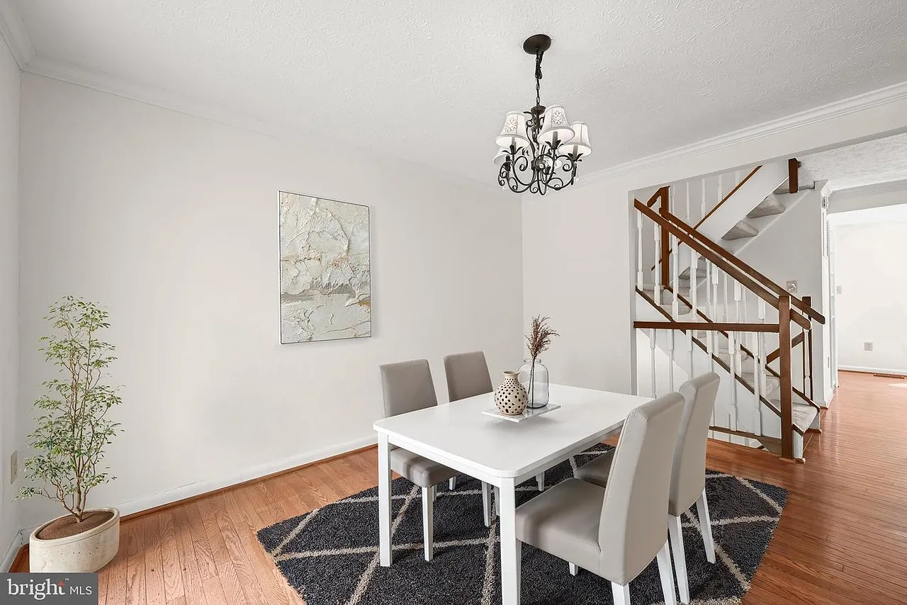 3 bed, 1720 sqft, $3,350 — Photo 4