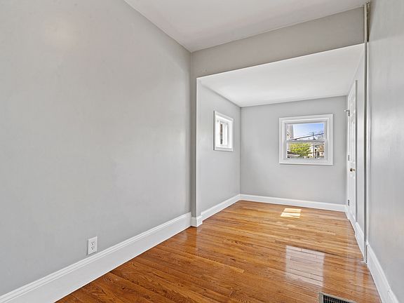 4th image of 79 Derby St #2