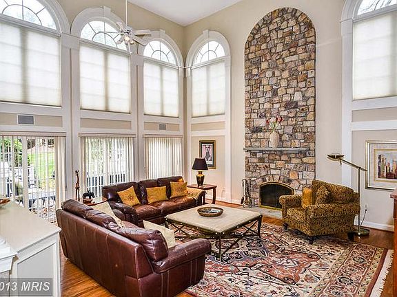 3rd image of 1101 Park Royal Ct