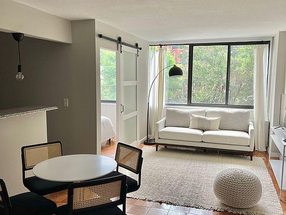 3rd image of 2201 L St NW APT 207
