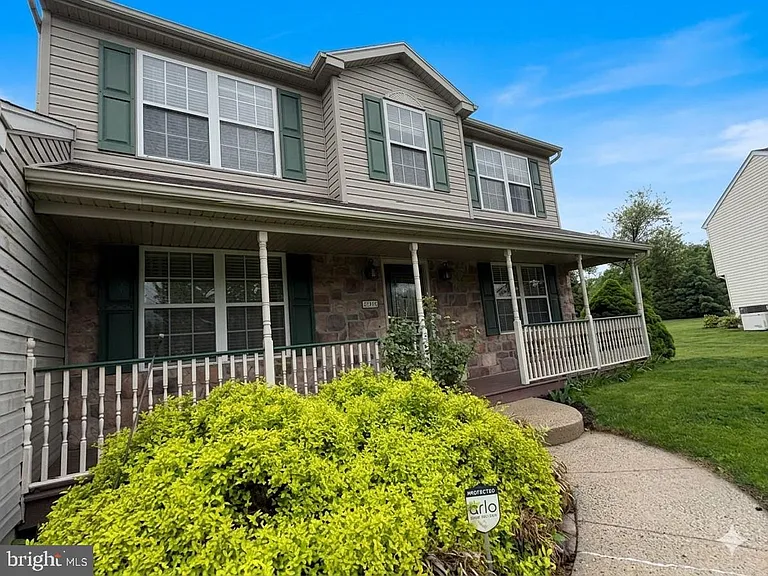 108 Parkside Dr — Photo 3