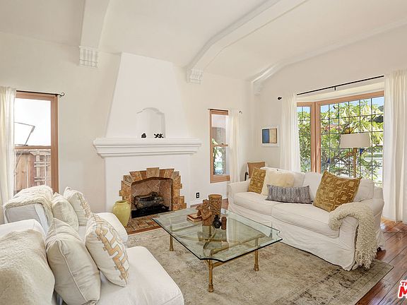 5th image of 6124 San Vicente Blvd