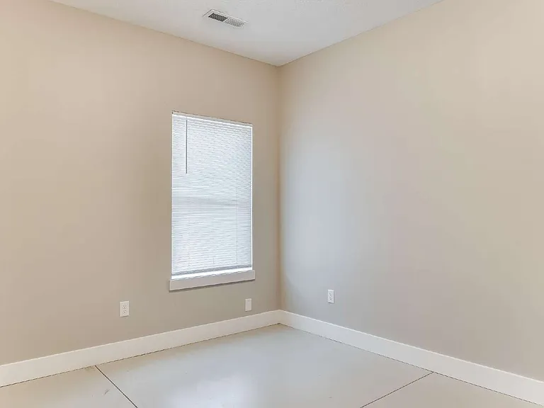 8124 E 34th Ct S — Photo 13