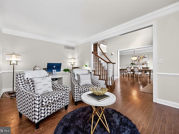 4th image of 1020 Jeffords Cir