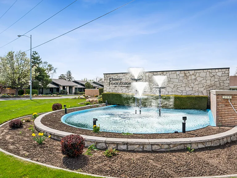 Highly desired Three Fountains !