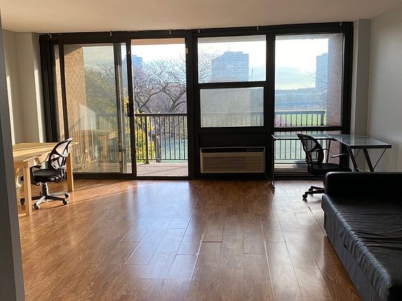 5th image of 2921 S Michigan Ave APT 410