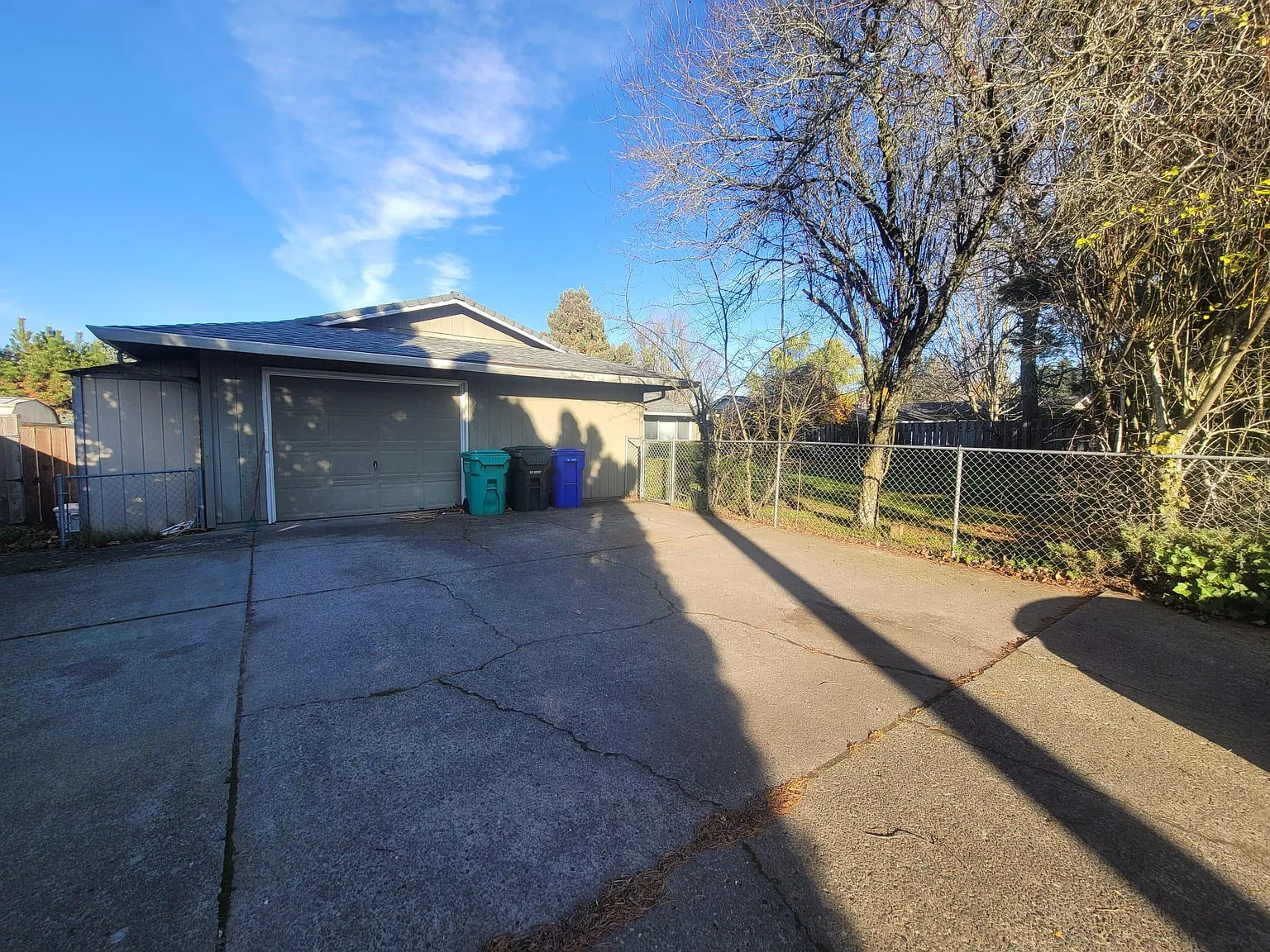 5 bed, 2273 sqft, $2,400 — Photo 3
