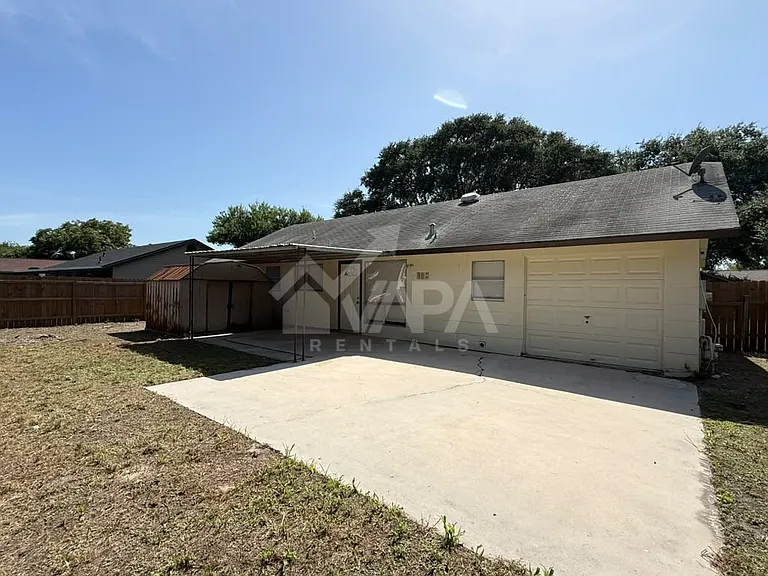 2706 Lakebriar St — Photo 17