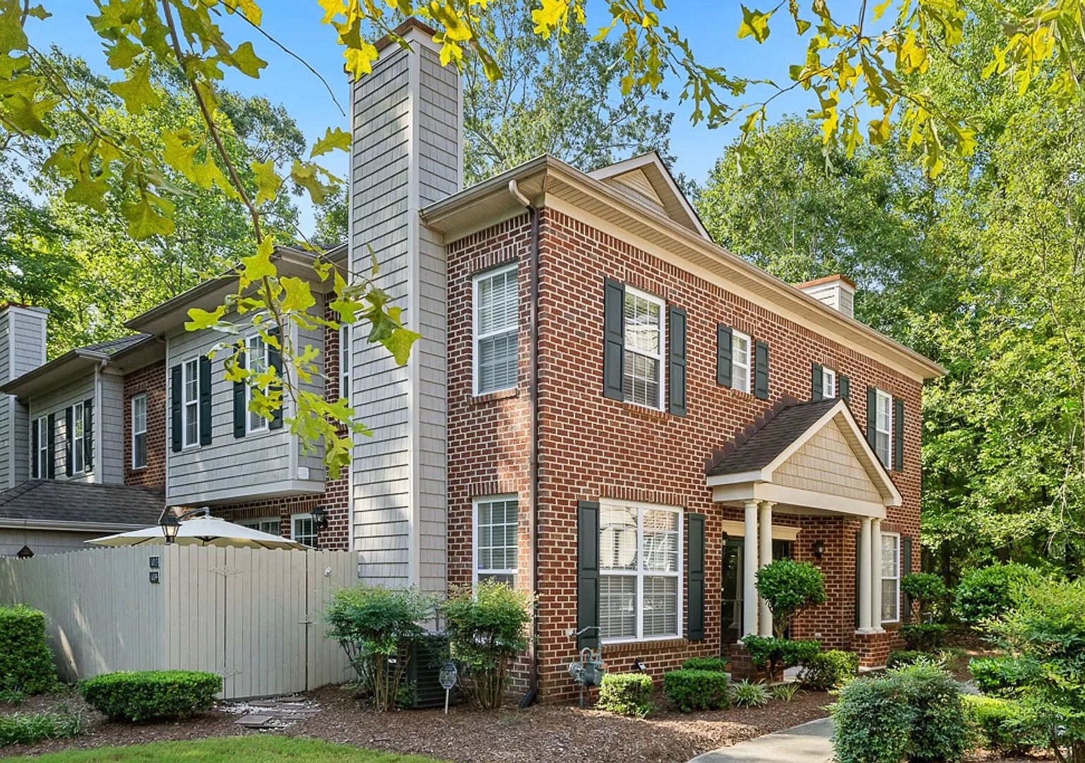 2 bedroom, 2.5 bathroom condo available in the sought after Ridgely Manor community! — Photo 1