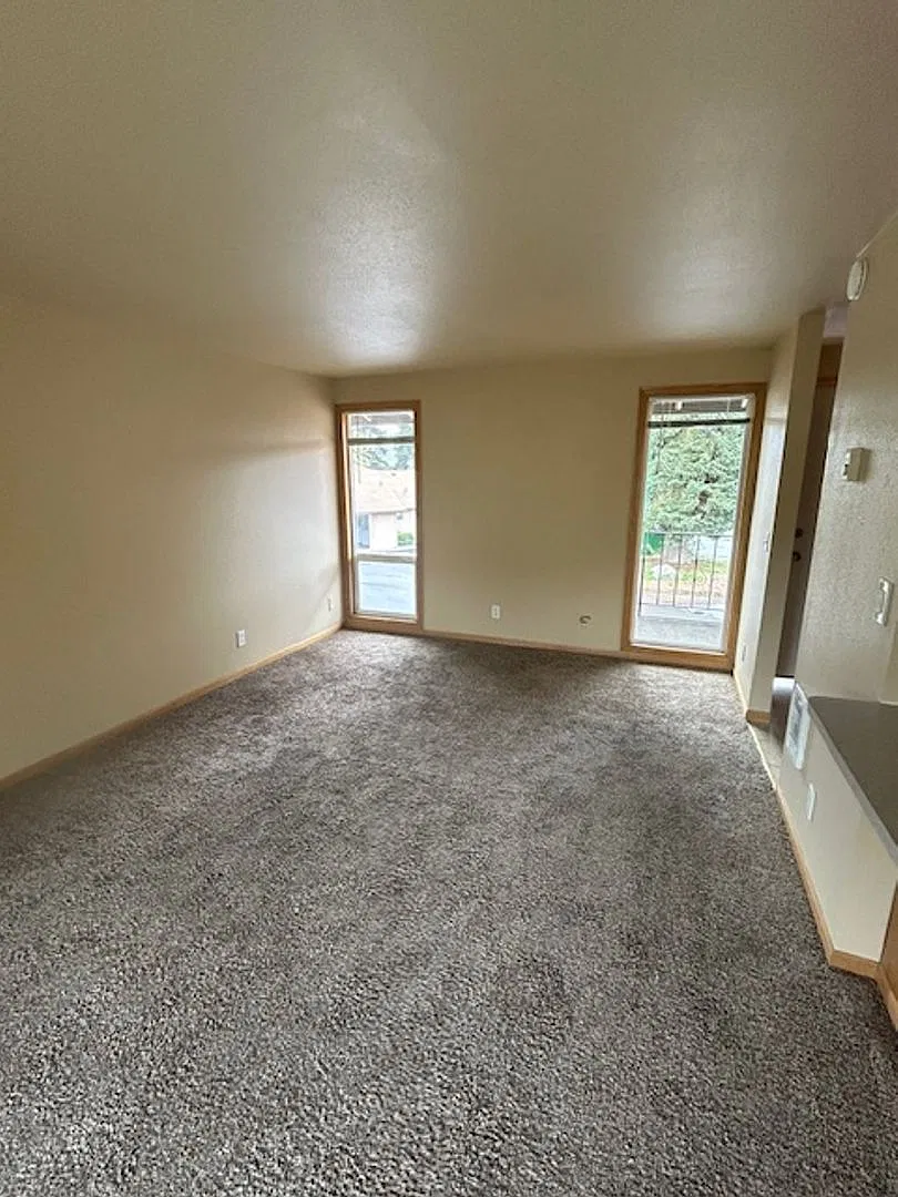 Riverside Apartments — Photo 3