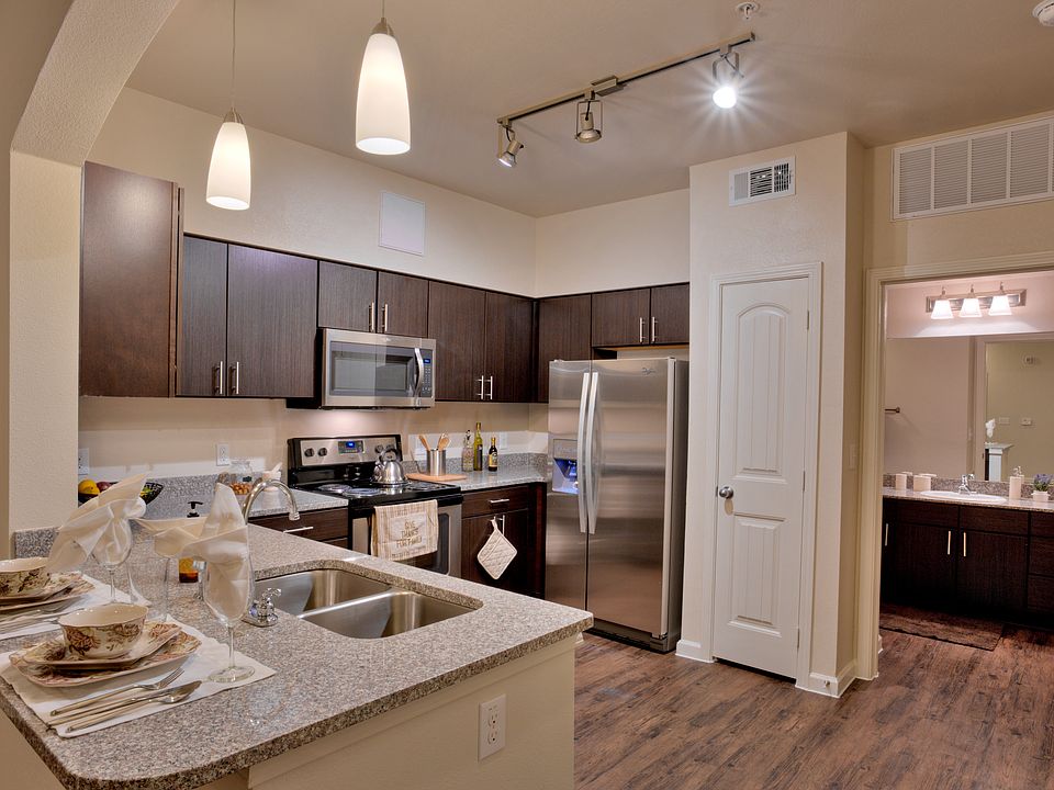 One Bedroom Kitchen
