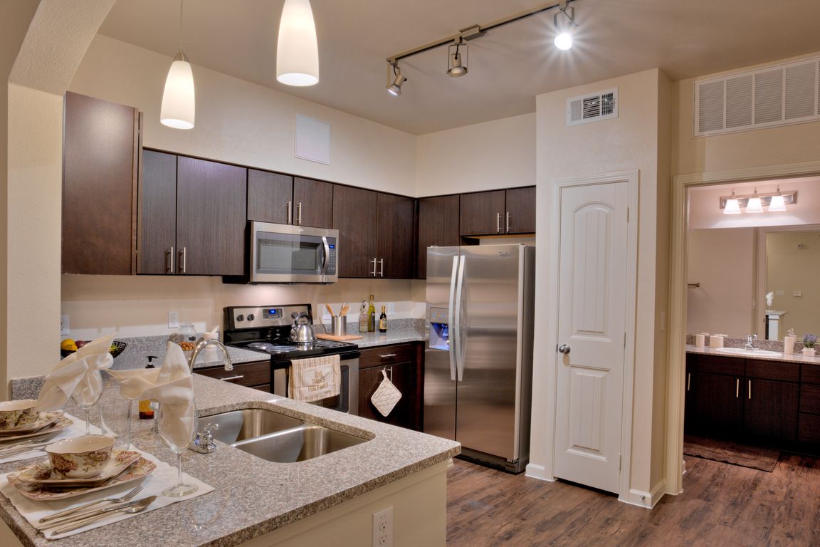 One Bedroom Kitchen
